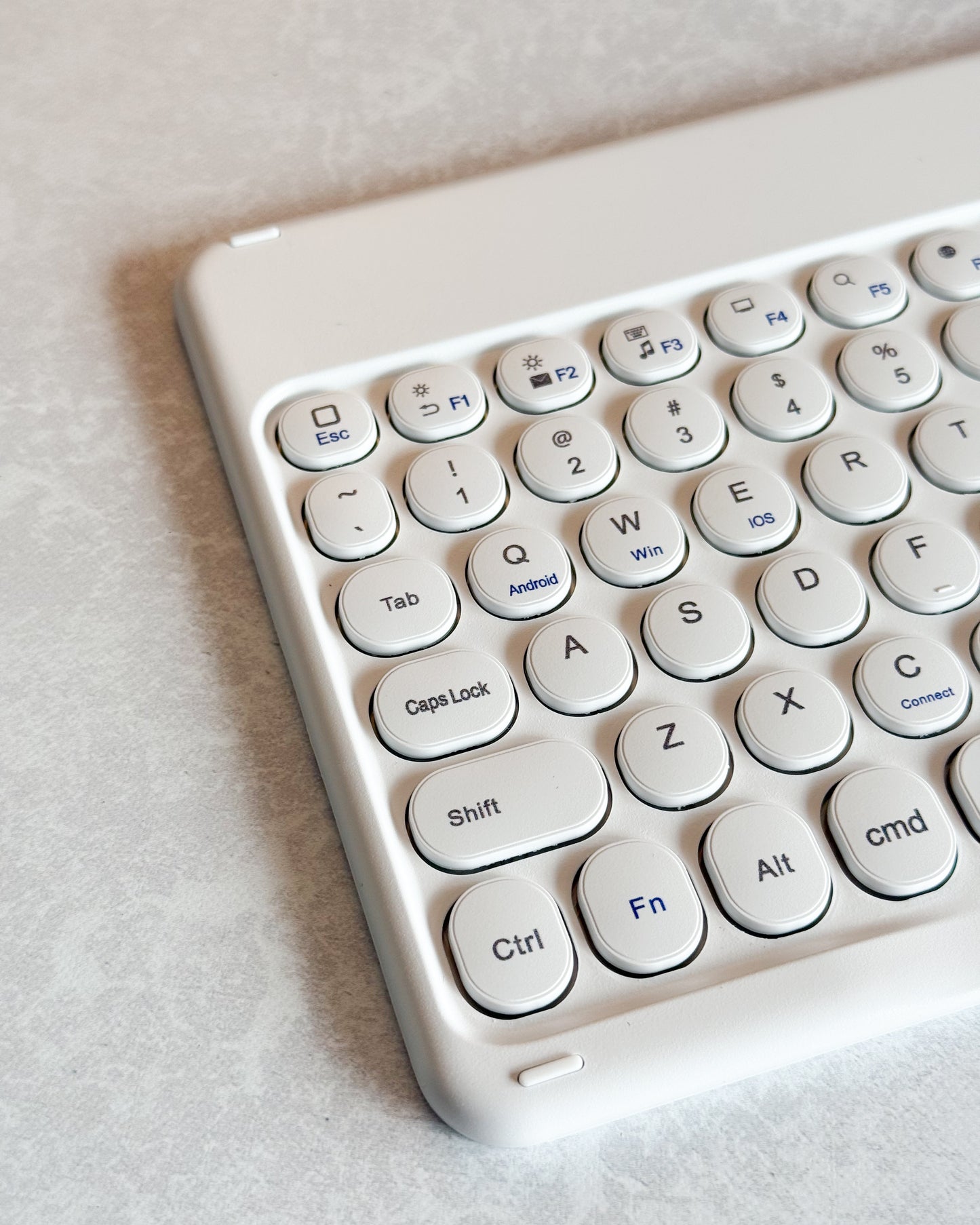 Teclado Bluetooth Liviano / Blanco