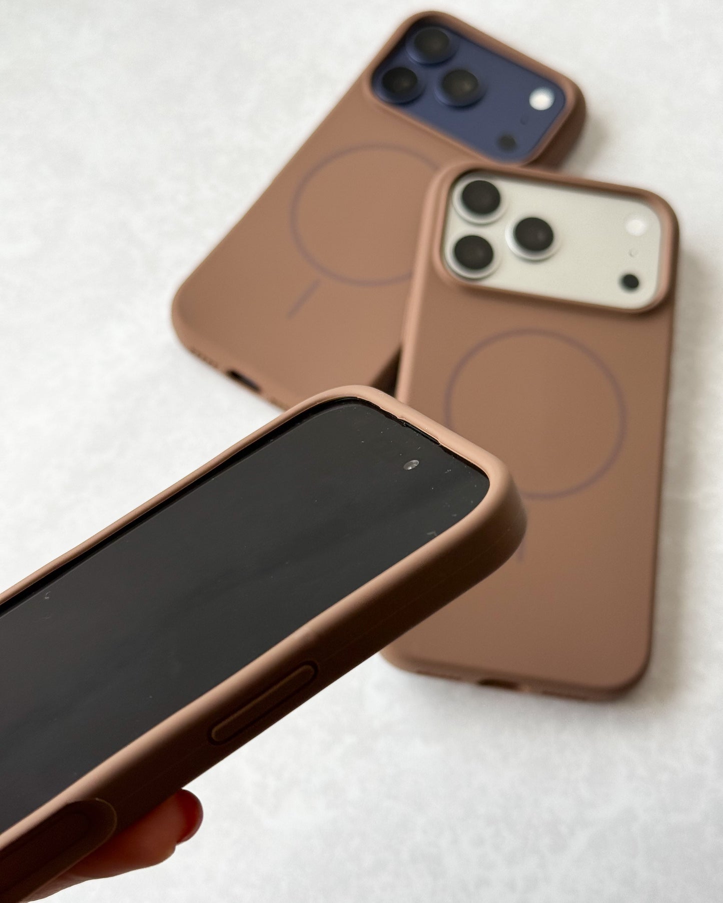 Case Silicone Magnética / Marrón