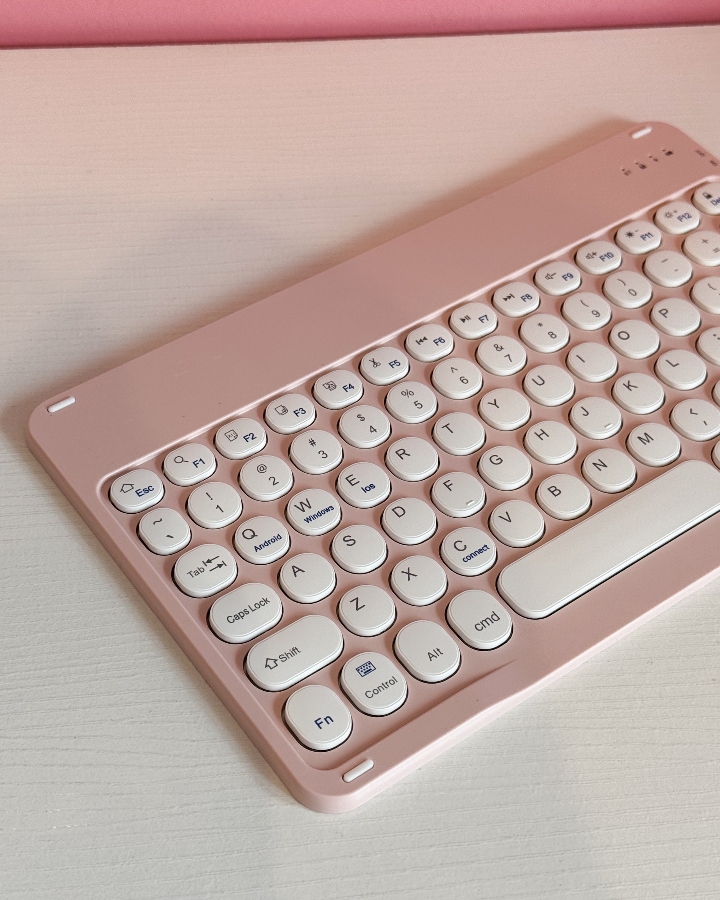 Teclado Bluetooth Liviano / Rosa