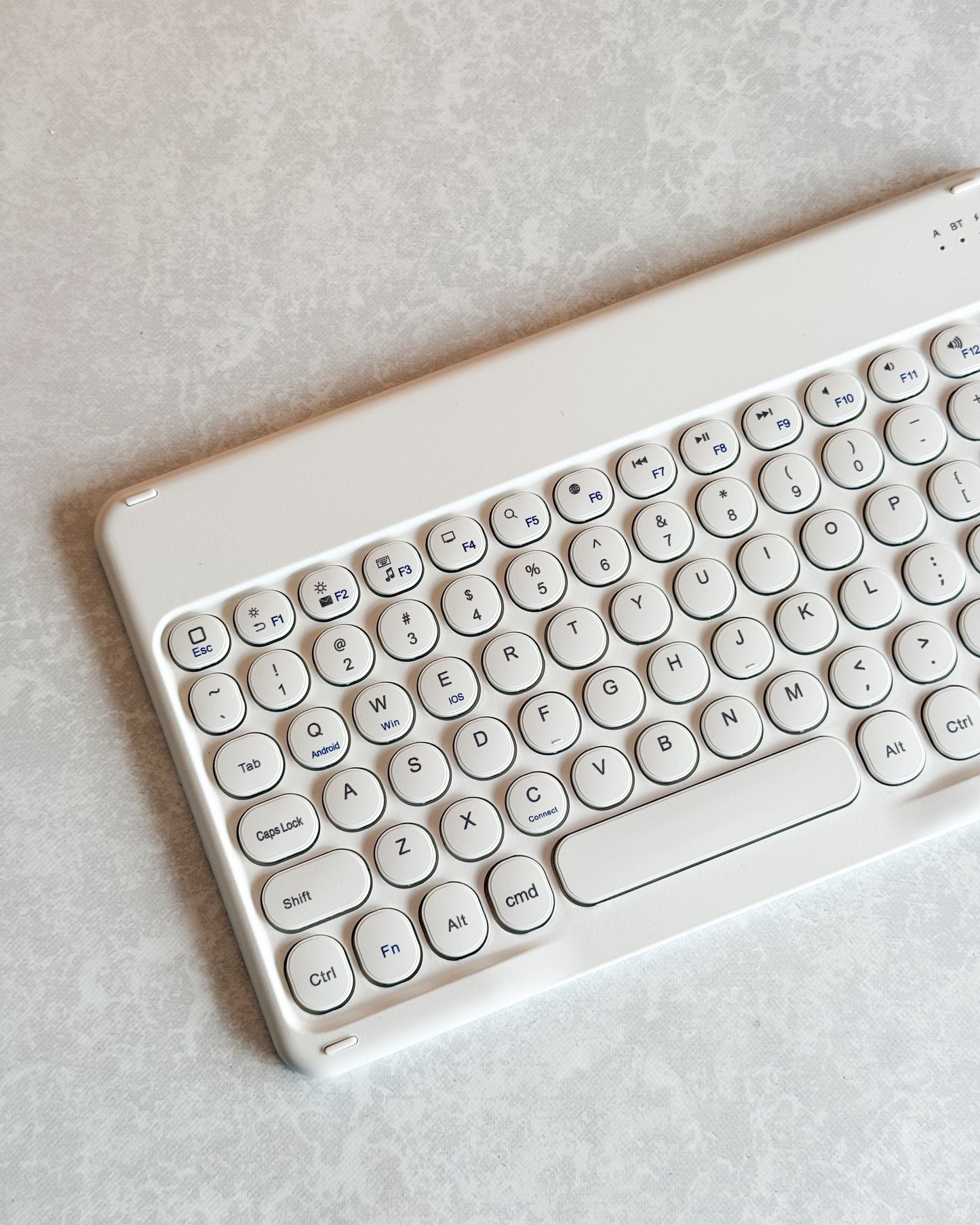 Teclado Bluetooth Liviano / Blanco