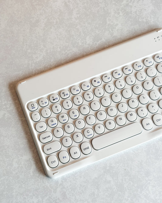 Teclado Bluetooth Liviano / Blanco